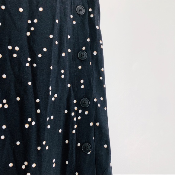 NEW H&M Crepe Button Skirt - Picture 4 of 7